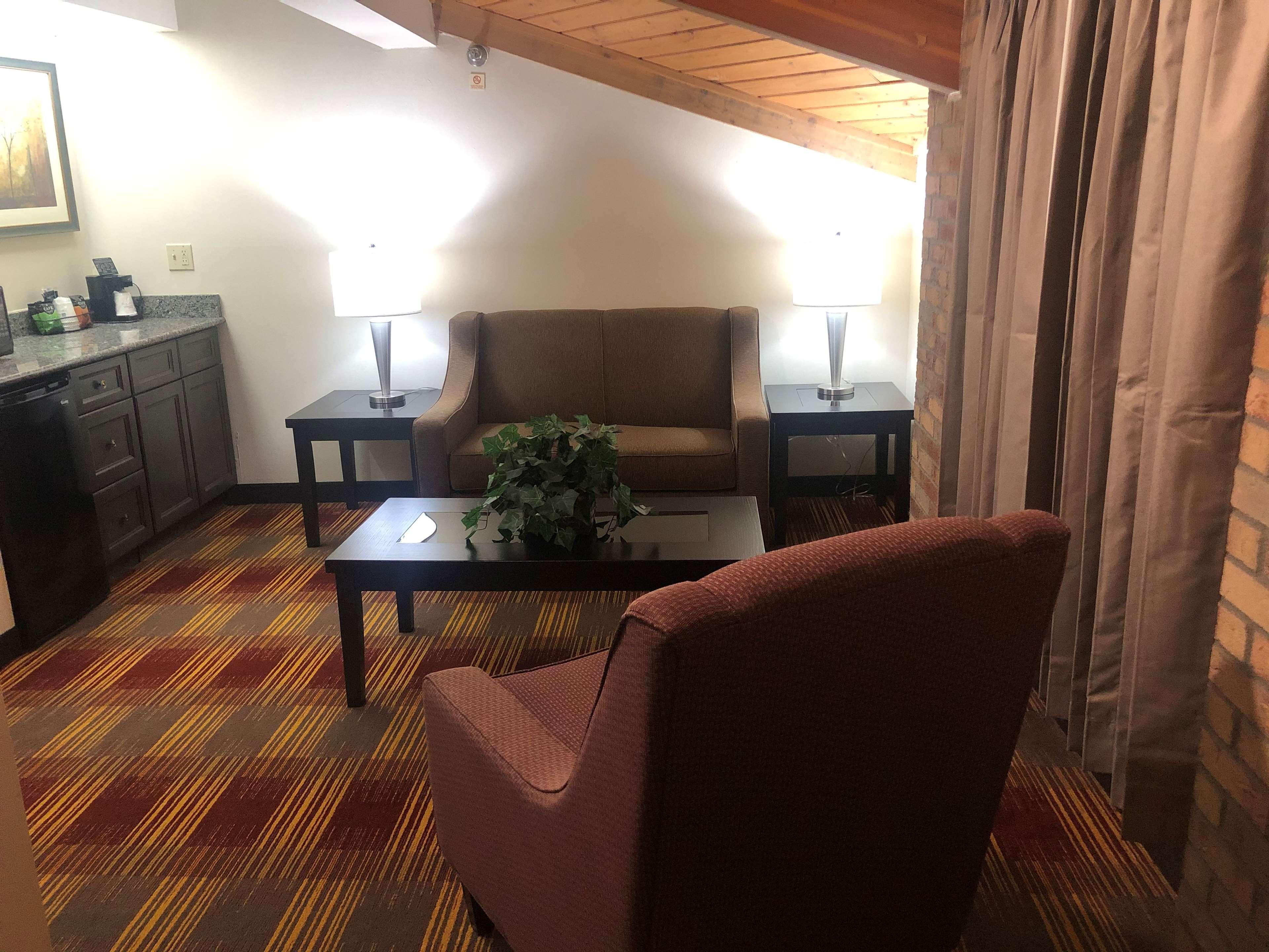 Best Western Lakewood Inn Hebron المظهر الخارجي الصورة