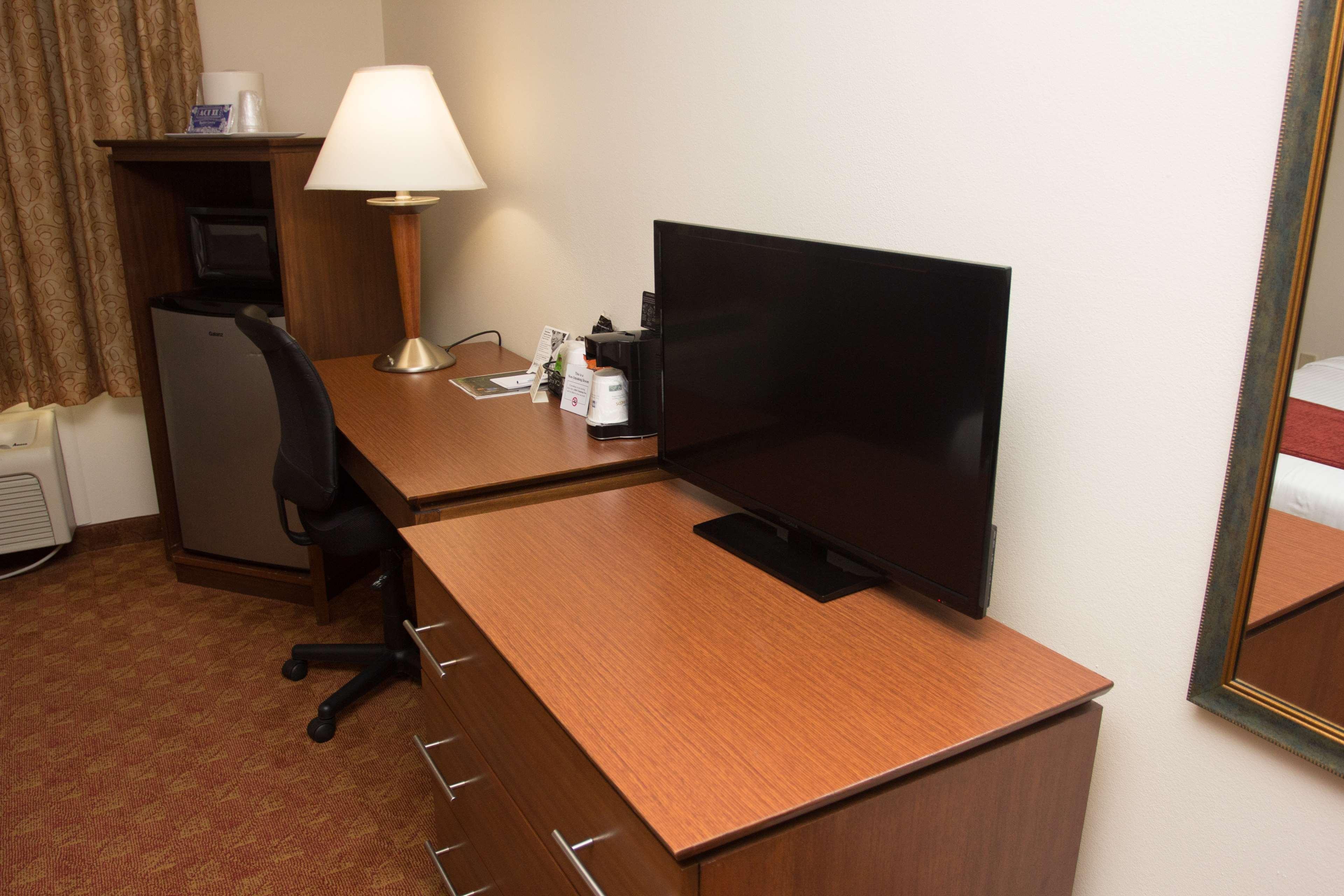 Best Western Lakewood Inn Hebron المظهر الخارجي الصورة