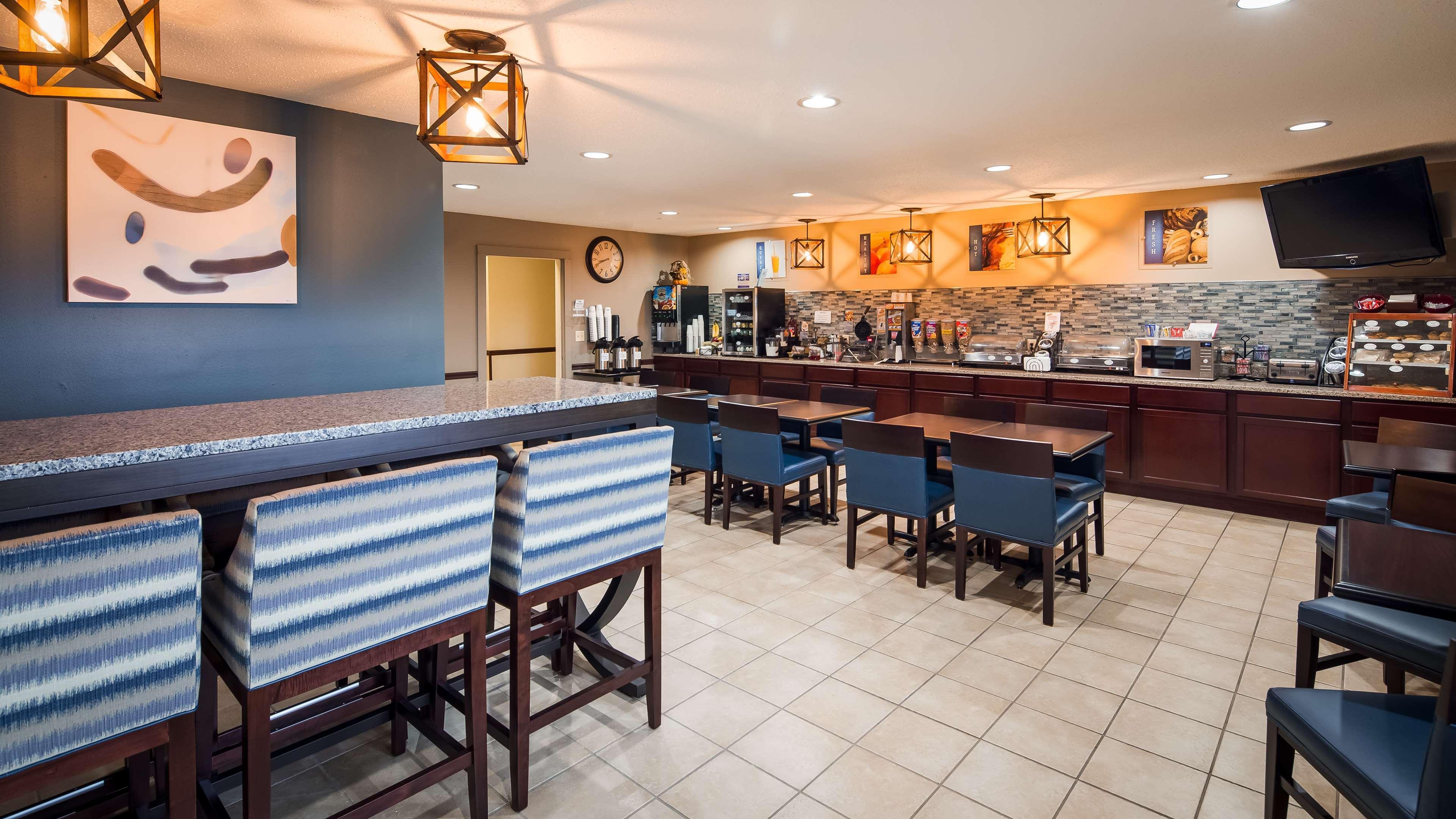 Best Western Lakewood Inn Hebron المظهر الخارجي الصورة