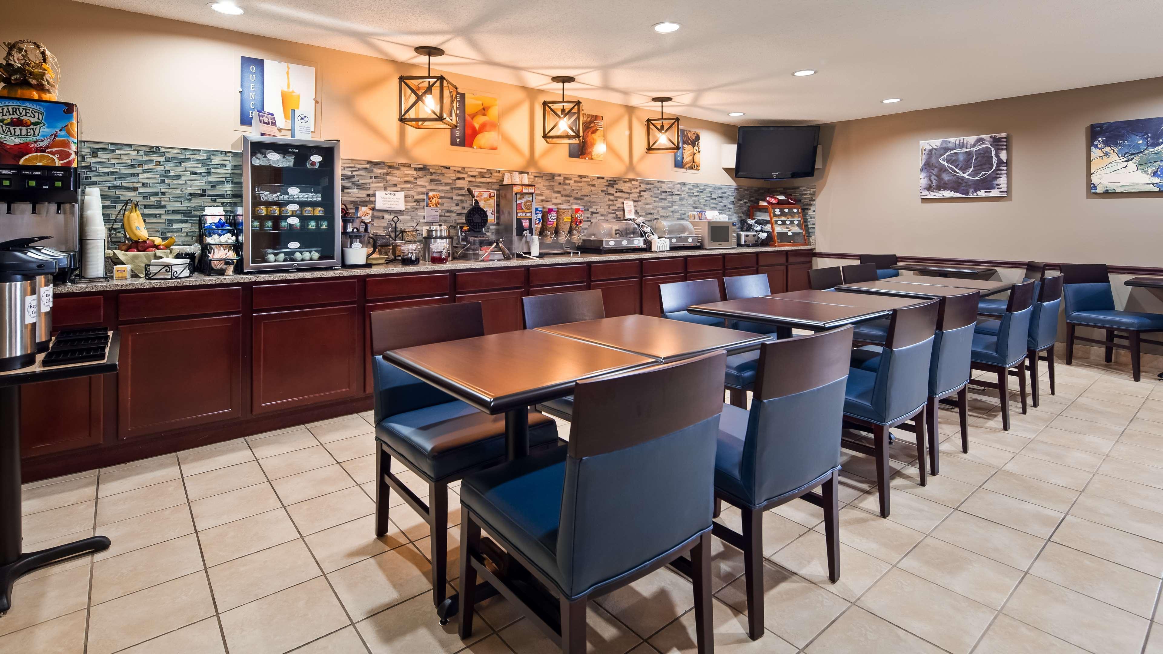 Best Western Lakewood Inn Hebron المظهر الخارجي الصورة