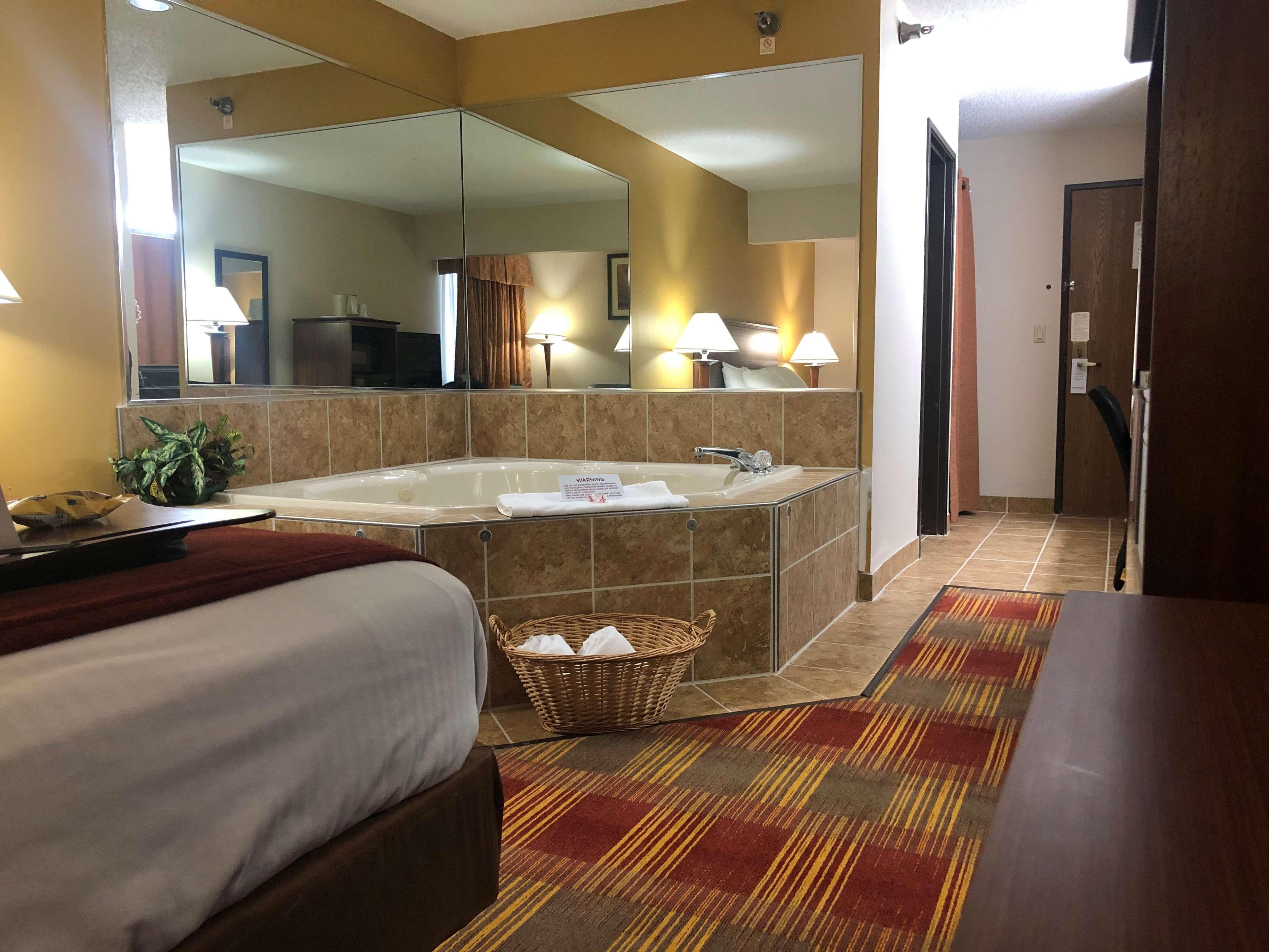 Best Western Lakewood Inn Hebron المظهر الخارجي الصورة