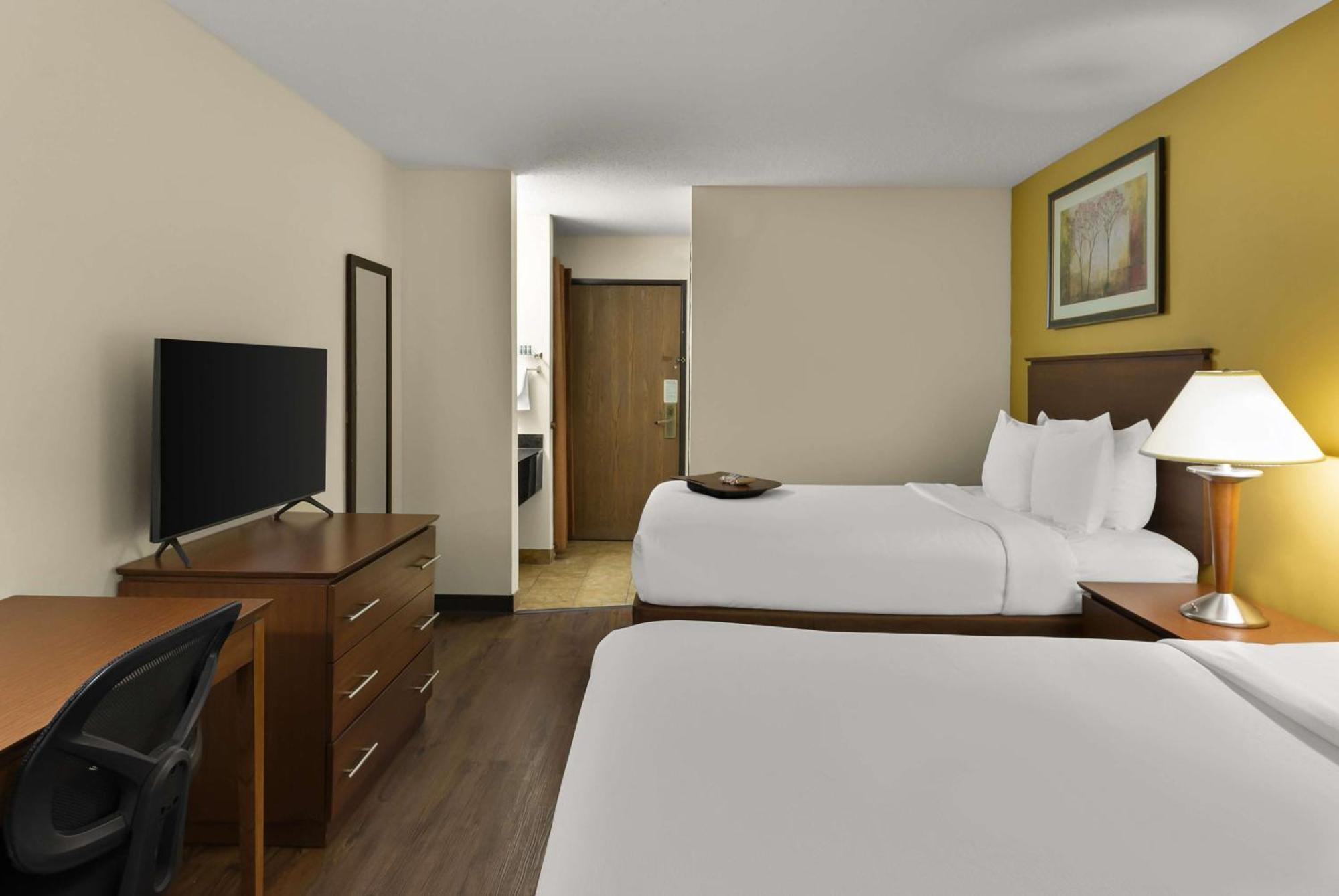 Best Western Lakewood Inn Hebron المظهر الخارجي الصورة