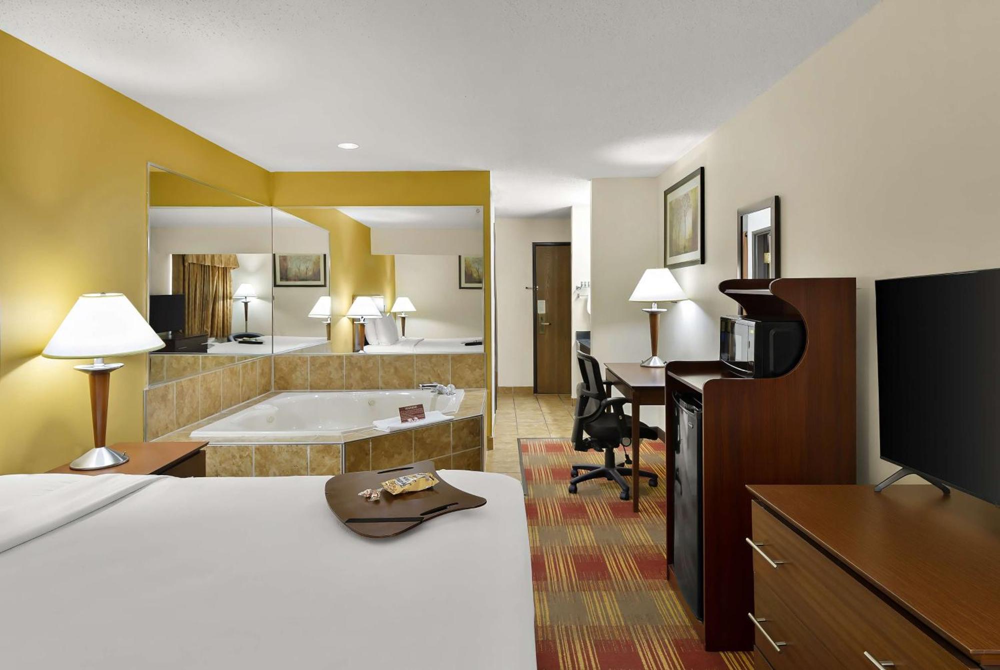 Best Western Lakewood Inn Hebron المظهر الخارجي الصورة