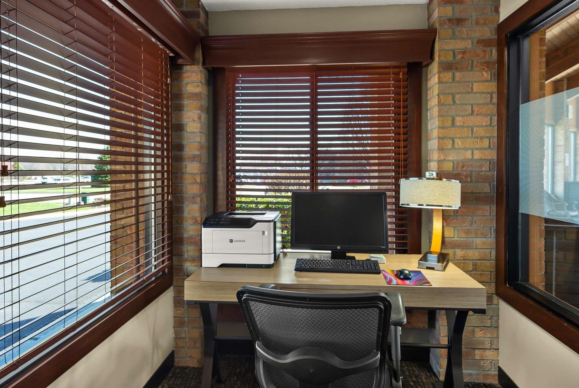 Best Western Lakewood Inn Hebron المظهر الخارجي الصورة
