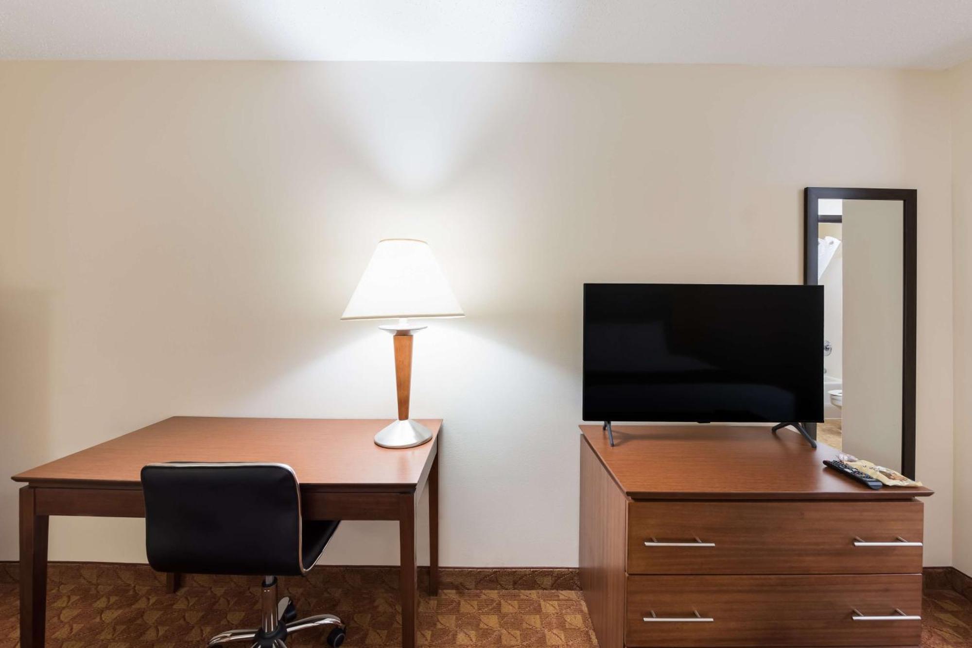 Best Western Lakewood Inn Hebron المظهر الخارجي الصورة